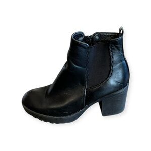 CLUB 01 black booties ankle boots Sz 7.5